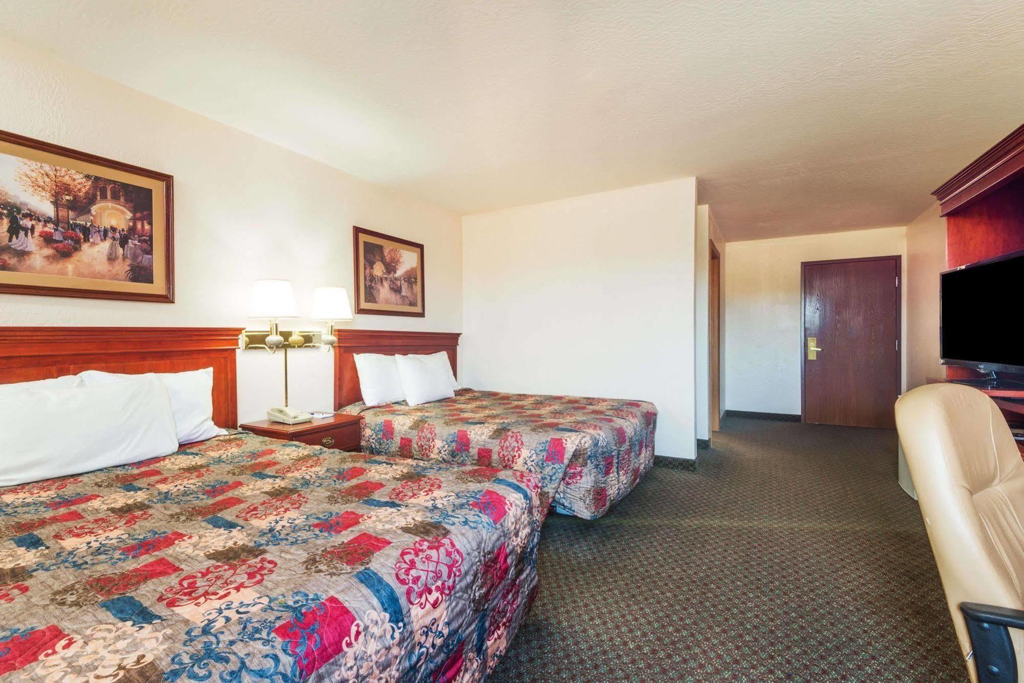 Comfort Inn & Suites Fairborn Near Wright Patterson Afb Exterior foto