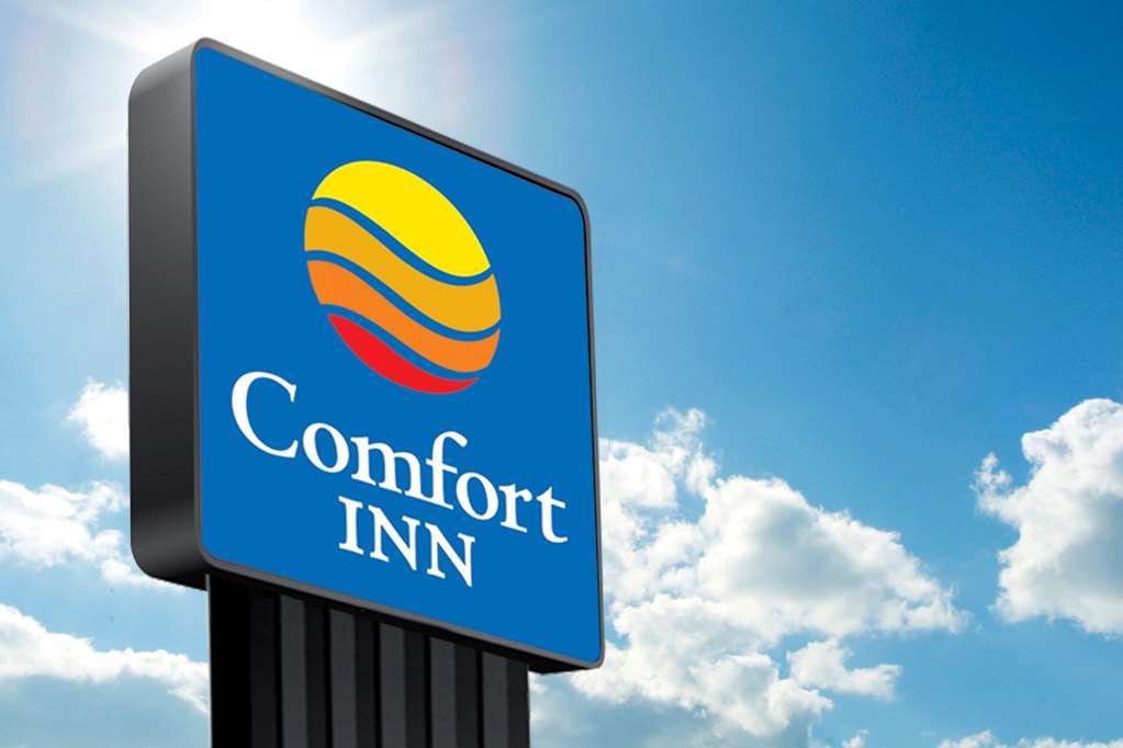Comfort Inn & Suites Fairborn Near Wright Patterson Afb Exterior foto